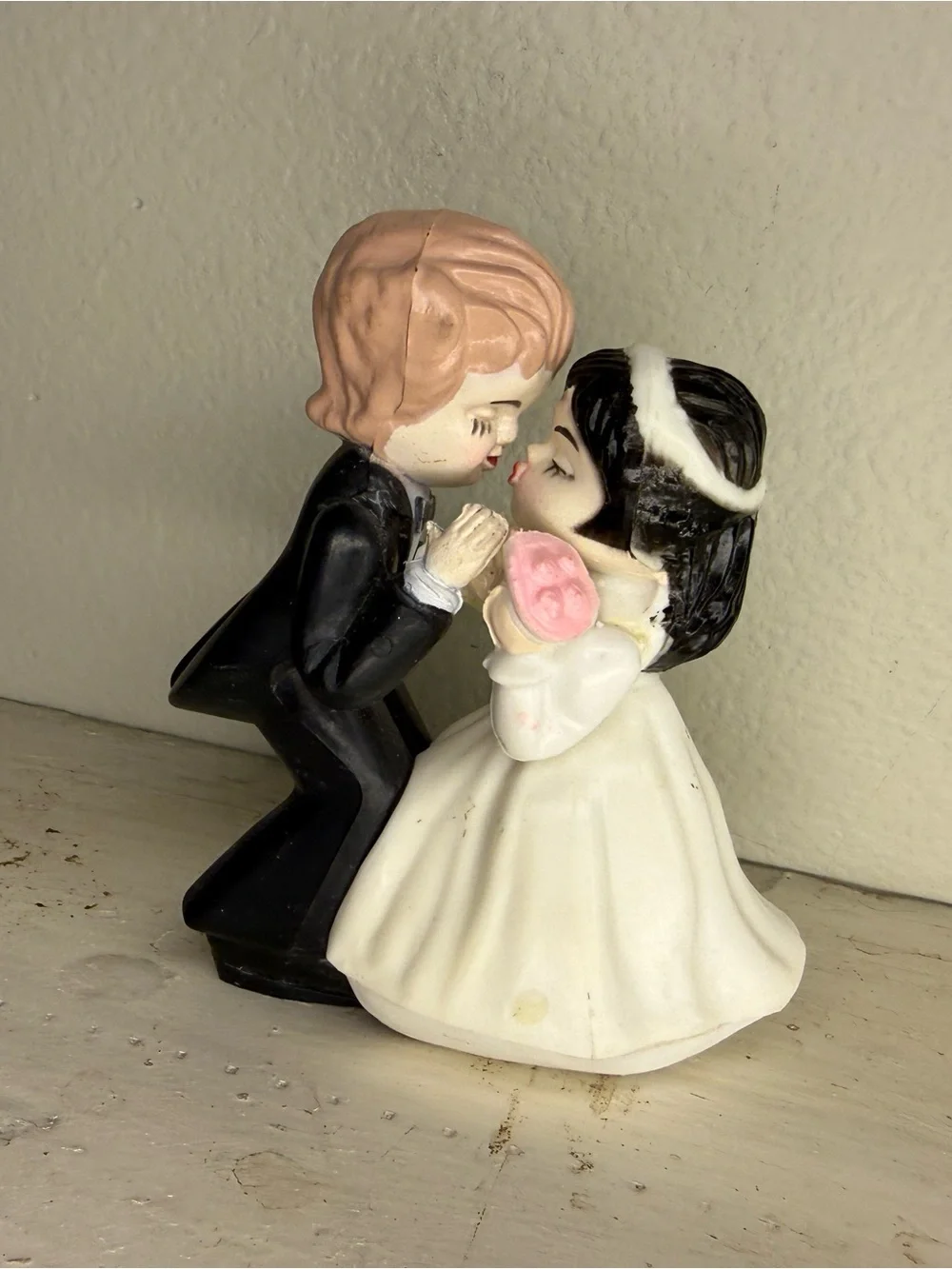 Vintage 1975 WILTON Bride & Groom Cake Topper Kissing Couple Plastic Hong Kong